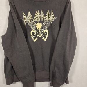 Def Leppard vintage wash crew sweatshirt in charcoal with a winged skull (L366)